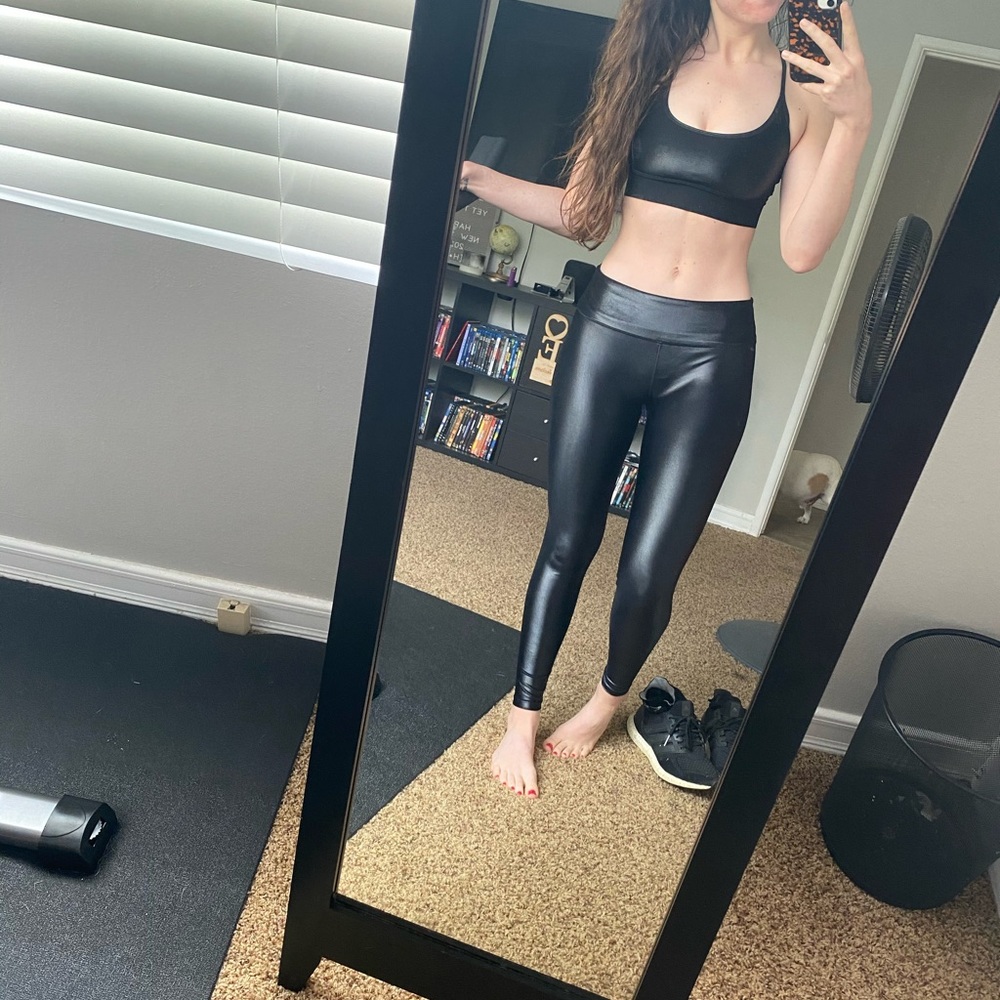 Noli Yoga Liquid Studio Bra and Leggings